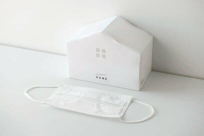 100円グッズでコロナ対策。マスクの保管や出先での除菌に便利
