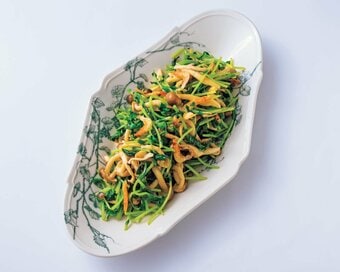 シメジと豆苗のマリネ。桜エビのコクがうま味になる糖質オフ副菜