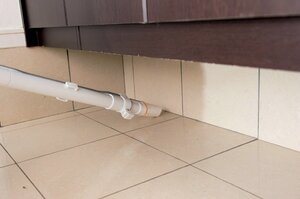 たたきに掃除機をかけて、水ぶきする