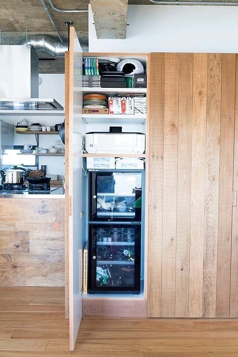 内部にコンセントを付けたリビング収納