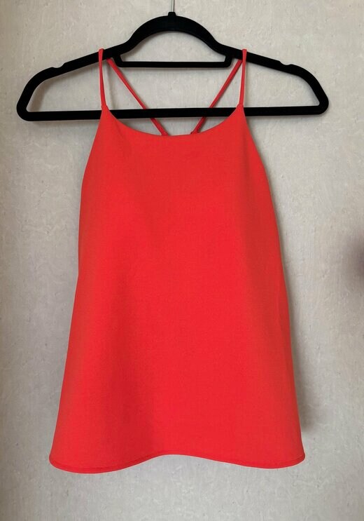 写真：ユニクロキャミソールオレンジ