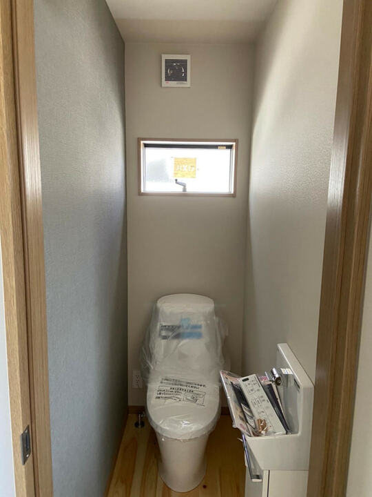 アクセントクロス修正前の2階トイレ