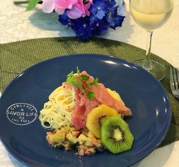 キウイと生ハムの冷製パスタ