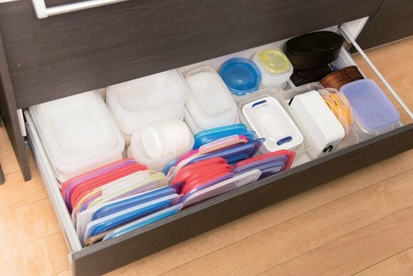 計量スプーンは調理台の前に立てて収納