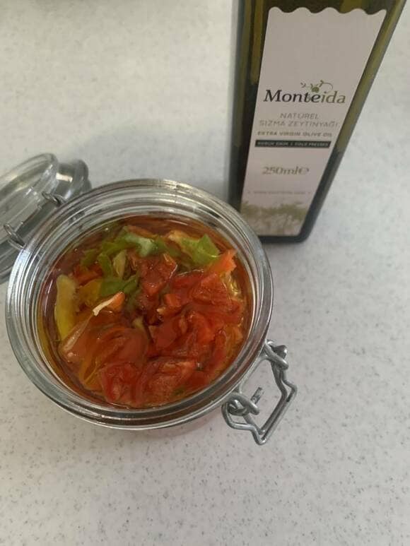 オリーブオイルと出来上がったハバネロ