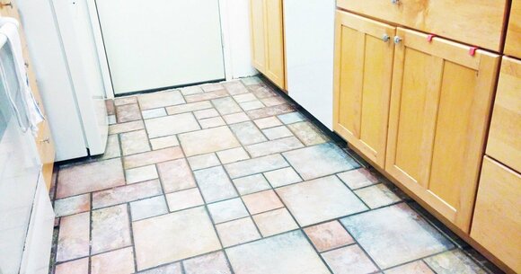 プライバシーを大切にするから!?アメリカではゴミ箱を隠して収納