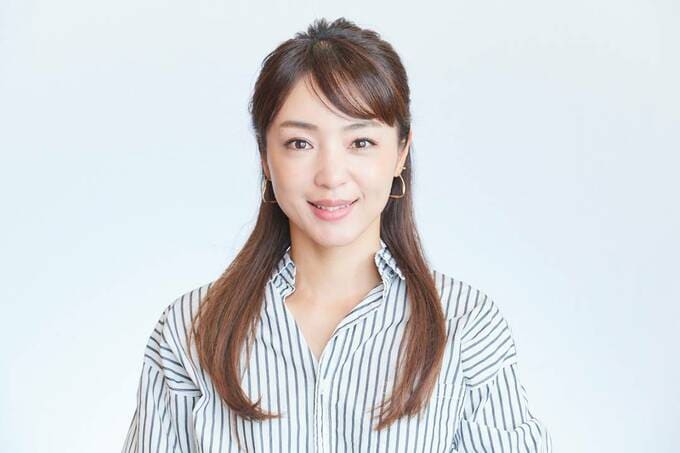 ハーフアップ女性