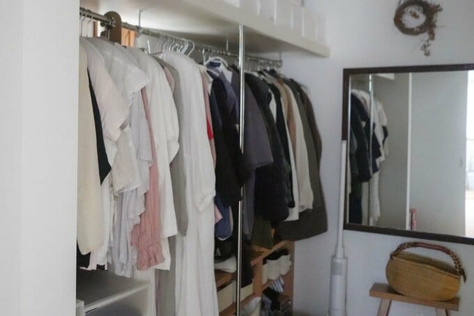 引き出しを3段に分けて、隅々までハンガーラックを活かせるように