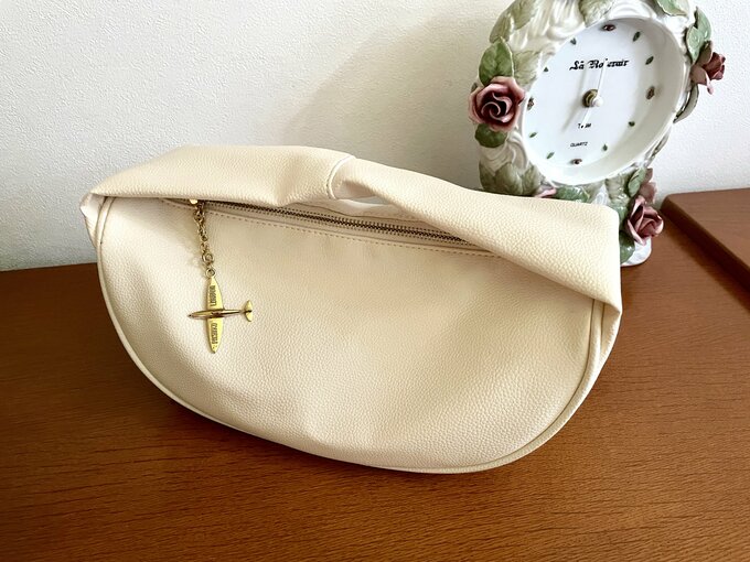 レザー　ベージュバッグ