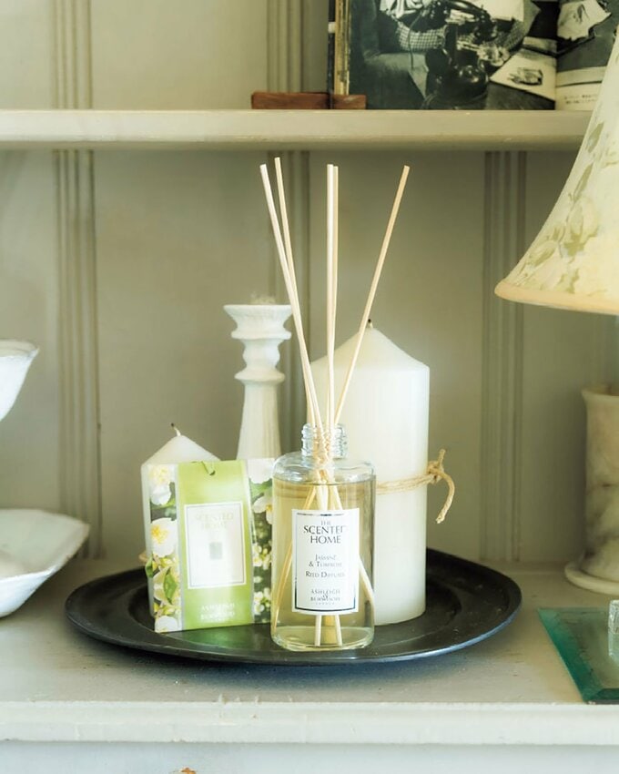 フレグランスグッズ数種類とキャンドル