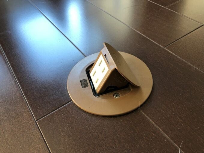 リビングの床のコンセント