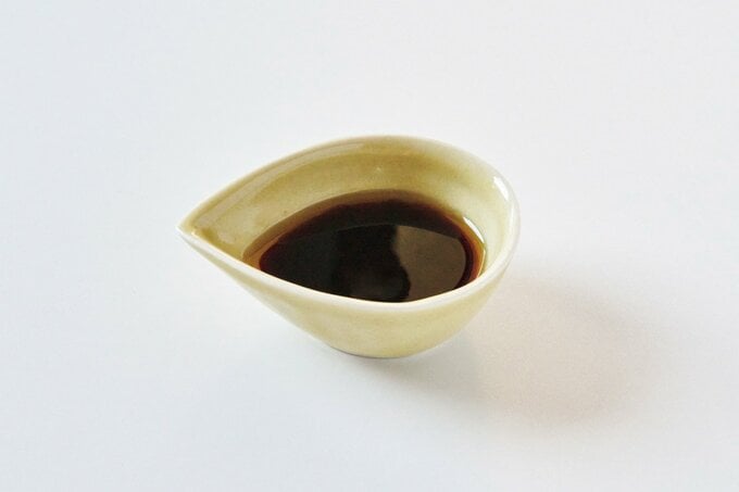 片口皿に入っているショウガポン酢