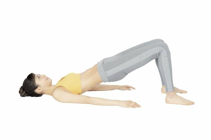 お尻に力を入れてもち上げる