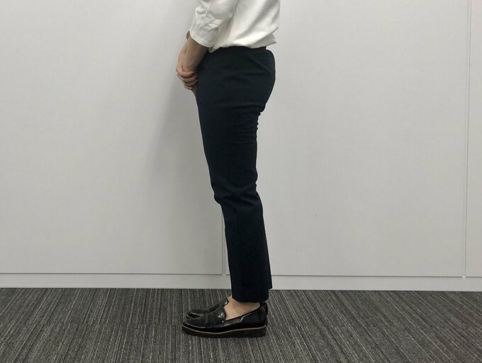 美脚パンツ横向き