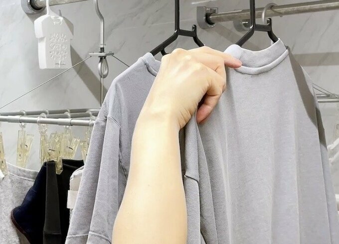 服を取り込む様子
