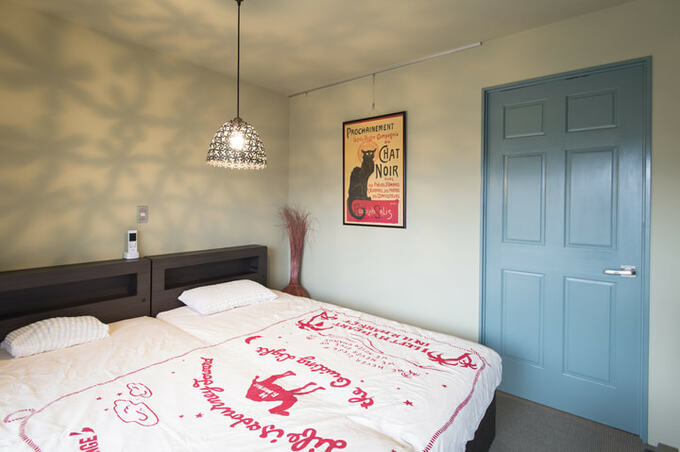 モスグリーンの寝室