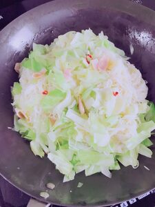そうめんも加えて、塩とゆで汁を加えて、からめたらできあがり