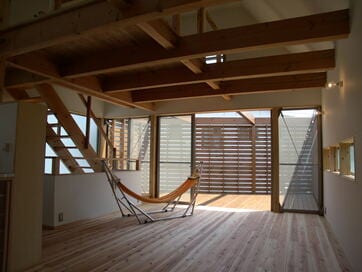 ウッドデッキを長持ちさせるためには？家づくりやDIYで知っておきたいこと