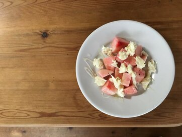 「桃モッツァレラ」だけじゃない！チーズとフルーツのおもてなしサラダ