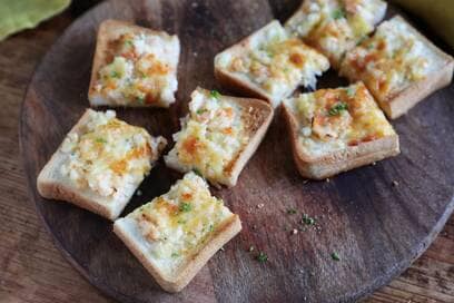 エビとチーズのトースト。プリプリ食感で朝からごちそう気分