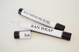 ラップやアルミ箔はサッとつかめる賞状ケースに