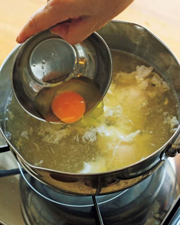 お鍋に生卵