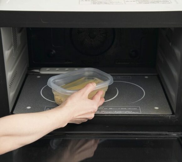 電子レンジで加熱する