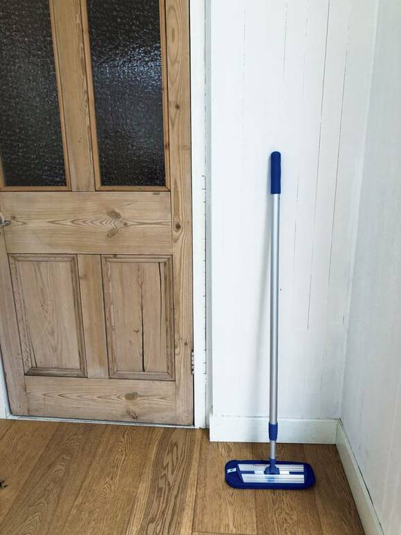 ドアとフロアモップ