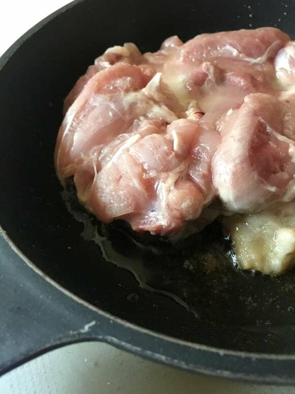 弱火でじっくりと焼く様子