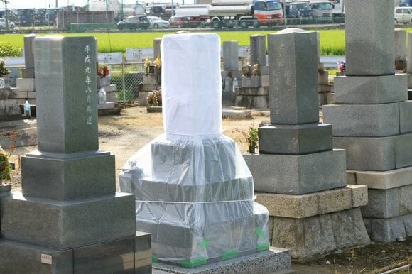 お墓を引っ越すのに大金が必要って、知っていましたか？