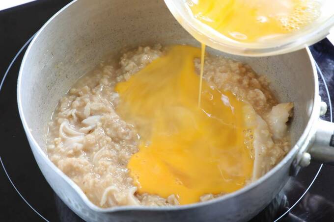 溶き卵を入れる