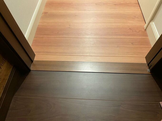 床材の色を変えた書斎