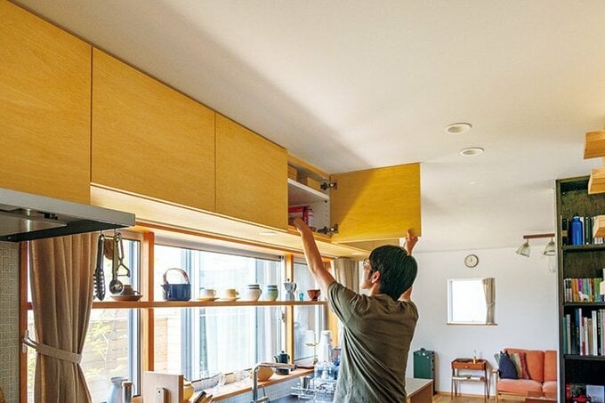 普段使わないものは上部に収納