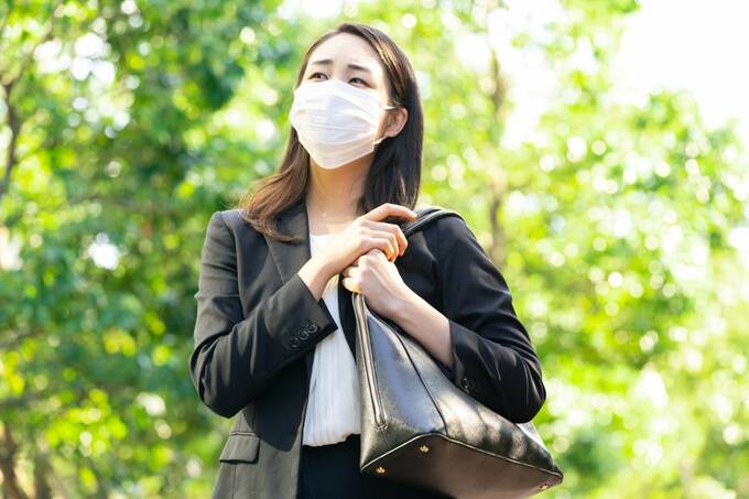 マスクをした女性