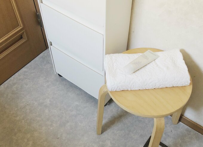 シンプルなスツール