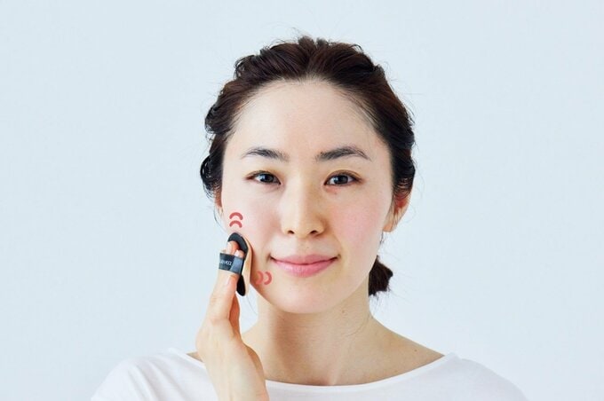 ファンデを薄く伸ばす