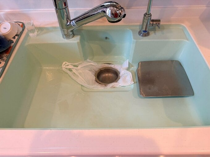 排水口はポリ袋などを使用して栓をする