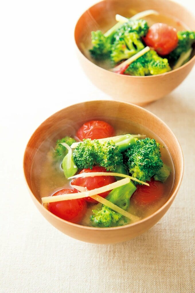 ミニトマトとブロッコリーのショウガみそ汁
