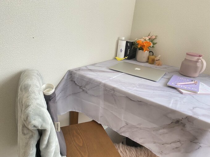 テーブルとひざ掛け