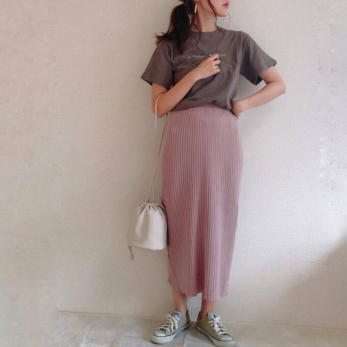 ロゴT合わせで大人カジュアルに！