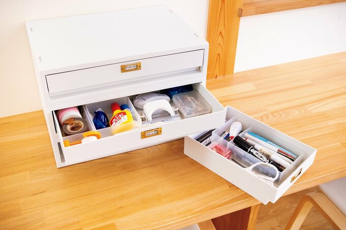 使いやすく文具が収納された引き出し