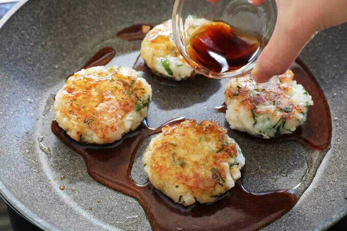 たれをからめて焼く