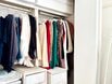 「使いやすくて悩まないクローゼット」をつくる小さな工夫3つ。ひと手間で、掃除も管理も格段にラク