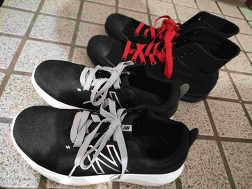 50代「買ってトクした100円グッズ」4つ。伸びる靴ヒモで脱ぎ履きノンストレスに