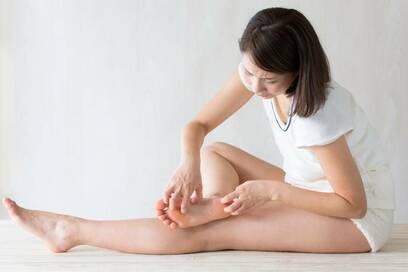カサカサかかとの原因はまさかの水虫？正しいケアで健康的な足裏に
