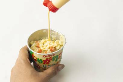 じゃがりこで防災レシピ。材料を混ぜるだけでポテトサラダに