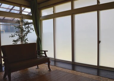 １枚たった198円！PPプレートで簡単に窓の目隠しができた