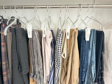 衣替えをラクにする「クローゼット収納の工夫」。“着ない服”が手放しやすくなる