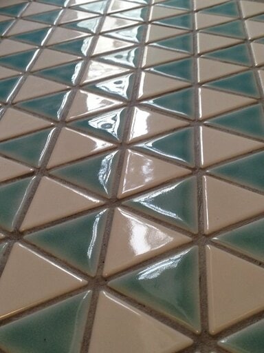 タイルの表面の光沢