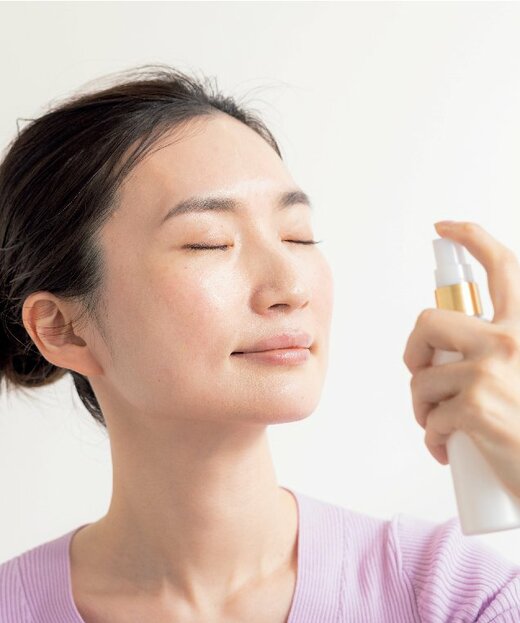 マスクを外したら 顔の下半分に すかさずシュ!